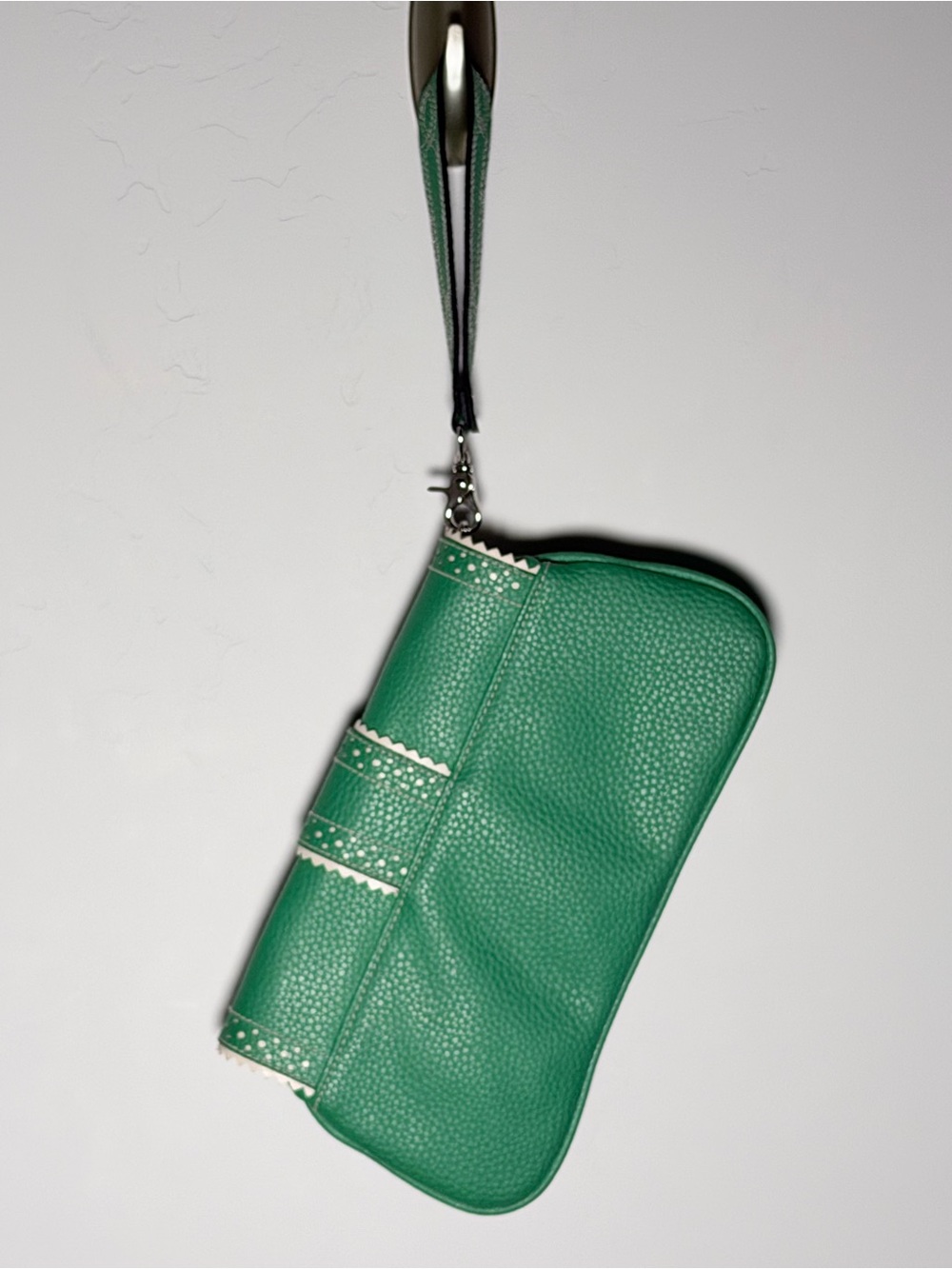 Fashion Express Green Leather Wristlet Clutch with Decorative Buckle - Picture 7 of 7